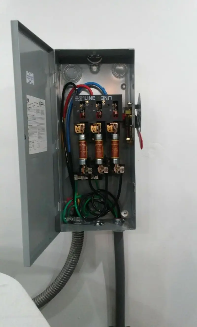 Three-phase disconnect switch installed for Smoke Detector Installation in Miramar